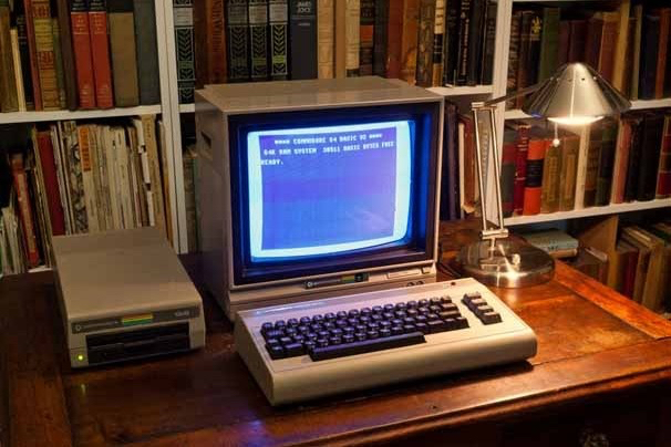 an old computer with blue screen on the table